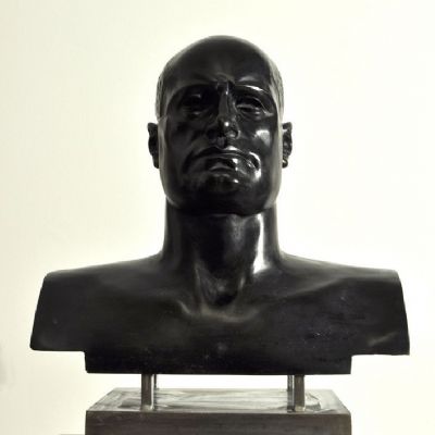 Busto di Mussolini, 1934